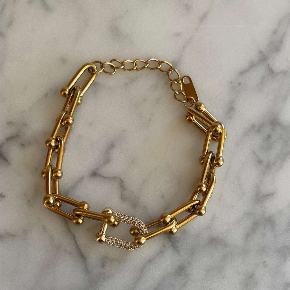 Elegant Gold Chain Bracelet